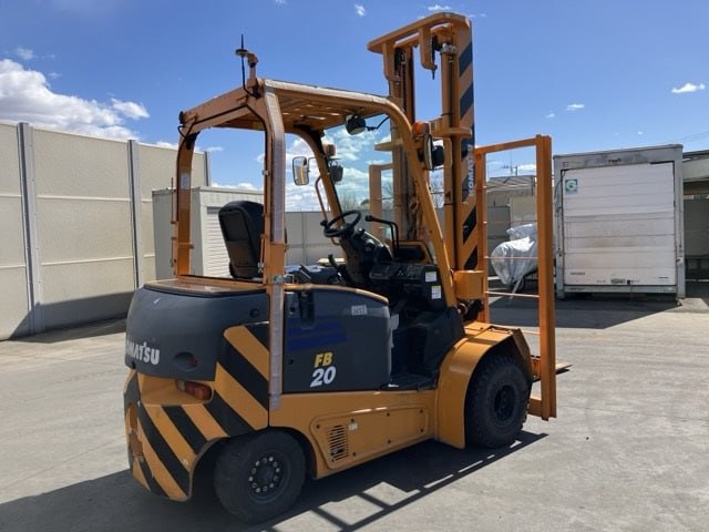 xe nâng komatsu 2 tấn (2)