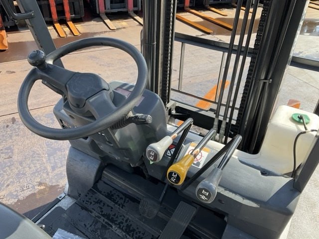 xe-nang-mitsubishi-fb25-8-7p442336-binh-dien.jpg (6)