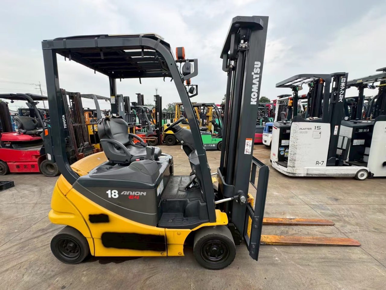 xe nâng komatsu 1.8 tấn