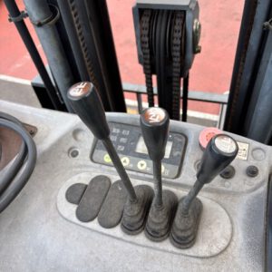 komatsu 1.5 tấn đứng lái đời 2007